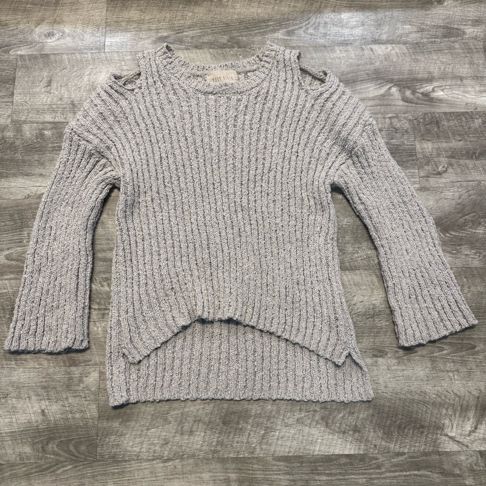 Moon River Anthropologie Chunky Knit Sweater Shoulder Cut Out Light Gray Sz. S